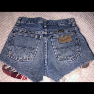 VINTAGE WRANGLER SHORTS